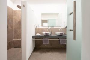 a bathroom with two sinks and a shower at eifel5starIV Burgfriedstraße in Daun