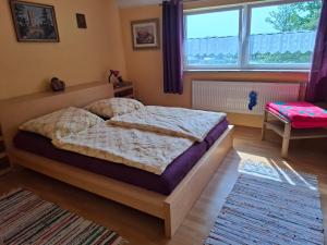 a bedroom with a bed and a window at Ferienwohnung Heidi in Selb