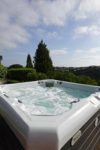 a jacuzzi tub sitting on top at Alto Paraíso Boutique Hotel in Reguengo Grande