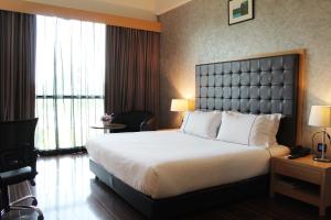 a bedroom with a large bed in a hotel room at Symphony Suites Hotel in Ipoh