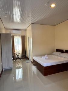a bedroom with a large bed in a room at SabinaGateway Suites in Panglao Island