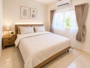a bedroom with a large bed and a window at Urban Homie 40 in Langu