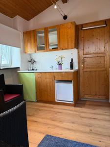 a kitchen with wooden cabinets and a counter top at Rustico senza punti in Contra