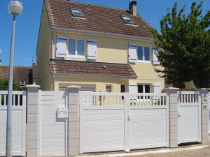 Το κτήριο όπου στεγάζεται  η παραθεριστική κατοικία