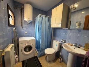 a bathroom with a washing machine and a sink at Alojamiento Rural Ambite in Ambite +35 photos