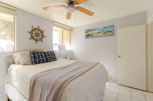 a bedroom with a bed and a ceiling fan at Sea Palm G in Fort Walton Beach +11 photos