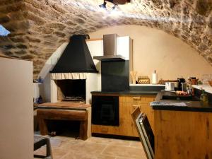 a kitchen with a stove top oven in a room at Studio l'envoûté in Saint-Rome-de-Tarn