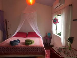Een bed of bedden in een kamer bij Cantinho da Fabi