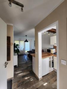 an open kitchen and living room in a house at Ferienwohnung Am See 55 in Bad Saarow