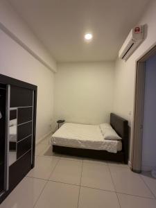 a small bedroom with a bed in a room at aloha homestay in Miri