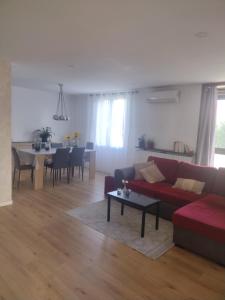 a living room with a red couch and a table at Maison à Macon in Mâcon