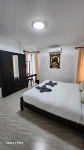 a bedroom with a large white bed in a room at Chaya village B - a shared pool & Jacuzi in Ko Lanta
