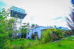 a house with a lifeguard tower on top of it at Bella Pollito in Nairobi