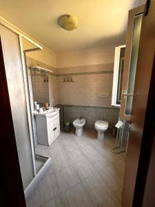 a bathroom with a toilet and a sink and a toilet istg at Locazione Turistica Antonella in Fiumicino