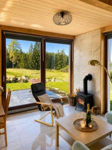 a living room with a fireplace and a table at Novoveská chaloupka in Stříbrná