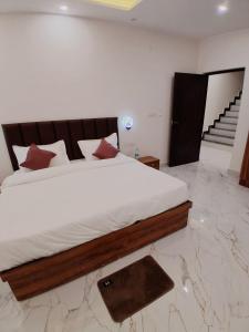 a bedroom with a large bed with a marble floor at Hotel Pantao Rishekesh in Rishīkesh