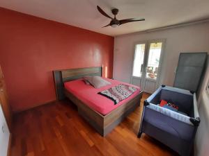 a bedroom with a bed and a ceiling fan at Villa melys in Petite Île +10 photos