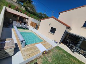 an overhead view of a swimming pool in a house at Le QG chez Flo et David in Saint-Julien-Molin-Molette