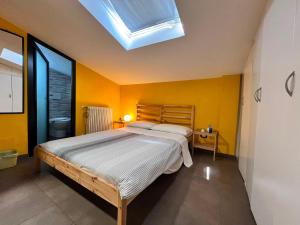a bedroom with a large bed with a skylight at Solaris Guest House in Ciampino
