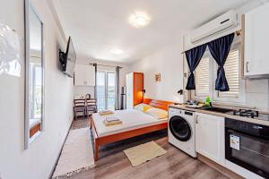 a small apartment with a kitchen and a living room at Siriščević Apartment in Korčula