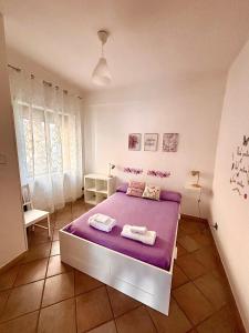 a bedroom with a purple bed in a room at La Dolce Vita in Bracciano