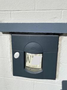 a lightswitch on a wall with a clock on it at Maison 1925, Méricourt 62 in Méricourt