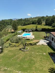 a large yard with a pool and a house at Casa Vacanze Masseria Tidei in Sant'Agata de' Goti