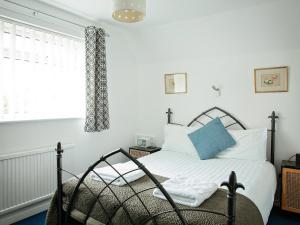 a bedroom with a bed and a window at Pine Hill Lodge in Guisborough