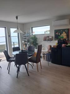 a living room with a dining room table and chairs at Fjordhytte-24 in Bøvågen