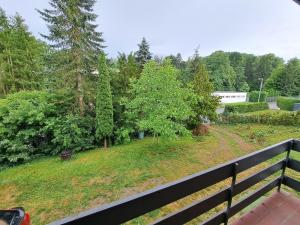 a view of a yard with trees and a fence at MHm in Passau