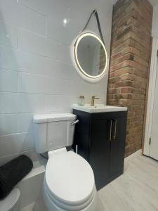 a bathroom with a toilet and a sink and a mirror at Cozy House in Crookes in Walkly