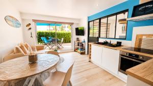 a kitchen and living room with a table and chairs at HOME ET HOLIDAY Le Chardonnay in La Baule