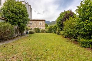 an empty yard in front of a building at House on the river in Calci +35 photos