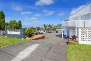 a parking lot in front of a building at Surf Beach Motel Newcastle in Newcastle