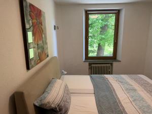 a bedroom with a bed and a window at Haus Waldesruh in Nettetal