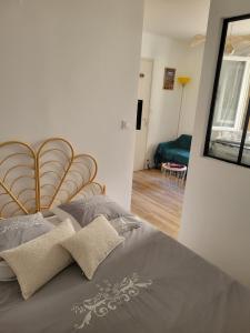 a bedroom with a bed and a living room at Elegant studio Hyper center in Rodez