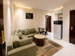 a living room with a couch and a table at كادي بارك الخليج in Riyadh