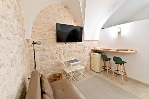 a living room with a couch and a table at Almurigini I Boutique House I Ceglie Messapica in Ceglie Messapica