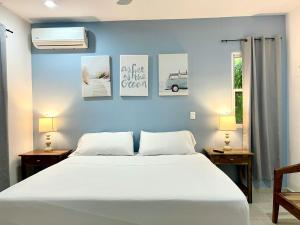 a bedroom with a white bed and a blue wall at Private apartment near the esplanade - KB2 in Campeche