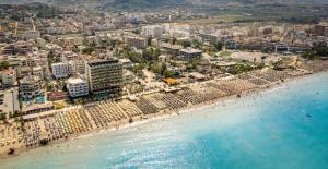 an aerial view of a beach with buildings and the ocean at Exlusive Home Golem in Golem