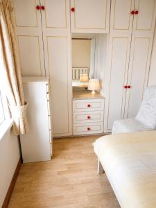 a bedroom with a bed and a dresser and a mirror at Hillview Cottage Eskra in Curr
