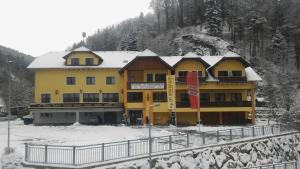 Gasthof zur Donaubrücke v zimě