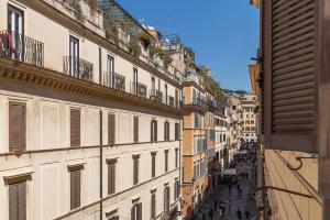 a view of a city street with buildings at Piazza di Spagna Historic Flat in Rome