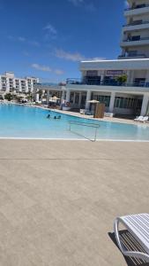 a large swimming pool in front of a building at VV Paraíso Del Sur in Playa Paraiso