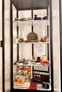 a display case filled with dishes and other items at Mountain View House Busteni in Buşteni