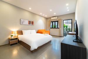a bedroom with a bed and a television in it at 5BR Home - BBQ - City Centre - Free Pick Up for 3 nights in Ho Chi Minh City