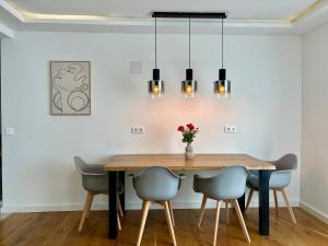a dining room with a wooden table and chairs at Hygge in Neumünster
