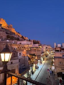 a view of a city street at night at Mardin Kent Suit Hotel in Mardin