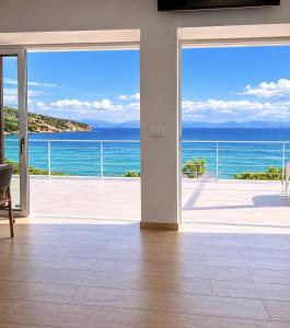 an open living room with a view of the ocean at Thalasson Beach House in Koroni