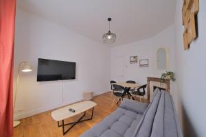 a living room with a couch and a table at Margherita in Reims